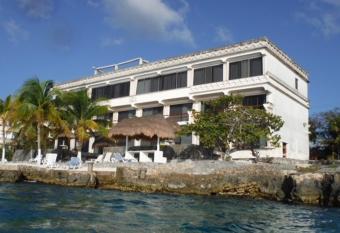 Condumel has Balcony rooms