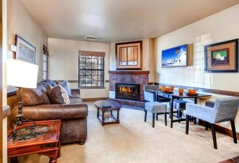 K B M Resorts- CBI-102 Upgraded 1Bd, wood fireplace, full kitchen, wifi, walk to slopes has Balcony rooms