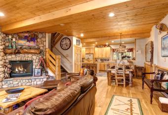 K B M Resorts- TWL-5B Ultimate 3Bd home, fireplace, chef kitchen, surrounded by Aspens has Balcony rooms