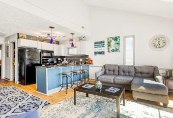 Surfside Sojourn has Balcony rooms