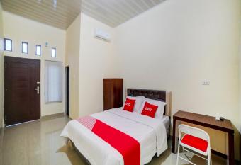 Super OYO 90773 Shine Guest House Syariah allows 18 year olds to book a room