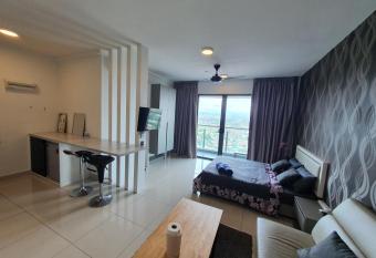 MHA 19 EVO SUlTE SOHO BANDAR BARU BANGI FREE NETFLIX AND WIFI has Balcony rooms
