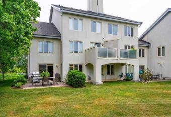 Luxurious Blue Mountain 3br & 3bth Walk-In To Village has rooms with a private hot tub