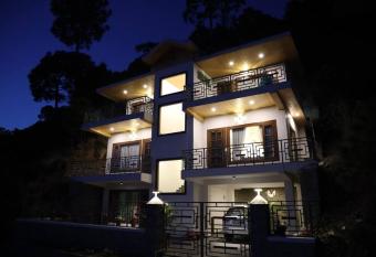 The Cerro Rico - 3-Bedroom Modern Villa has Balcony rooms