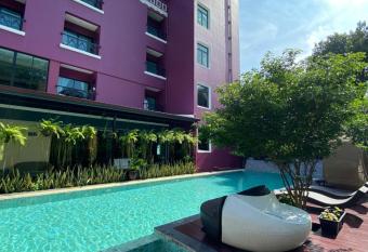 Baan Chao Khun Hotel has Smoking/Balcony rooms