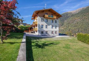 Casa Penasa Appartamento 1 has Balcony rooms