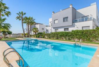 Villa Bahati has Balcony rooms