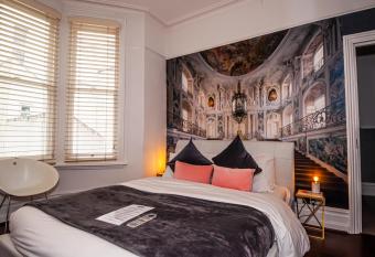 Hotel Nineteen allows 18 year olds to book a room