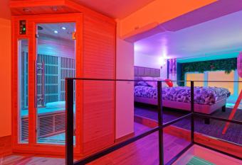 Romance spa tropical Le Havre allows 18 year olds to book a room
