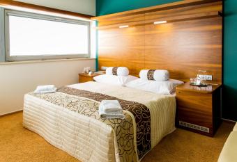 Restaurant & Design Hotel Noem Arch allows 18 year olds to book a room