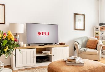 NALA Central Apartment has rooms with a private hot tub