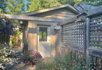 Get-A-Way Retreat Self-contained Hike/Bike. allows 18 year olds to book a room