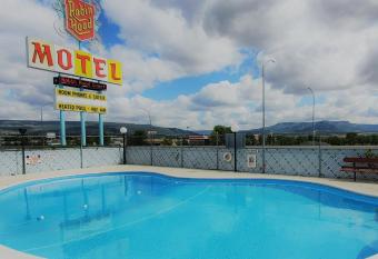 Robin Hood Motel allows 18 year olds to book a room