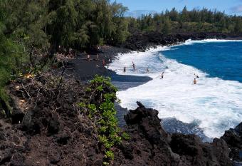 Kehena Mauka Nui Club LGBTQIA+ Clothing Optional allows 18 year olds to book a room