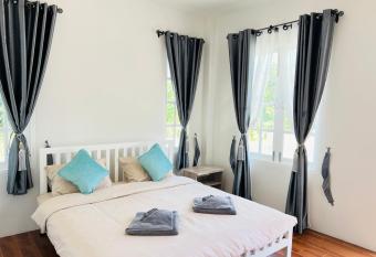                                                     Baan PakDee Meesub has Balcony rooms