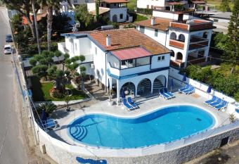 VILLA LUDO a ZAMBRONE TROPEA has Balcony rooms