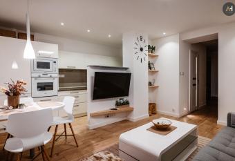 AH Park Angelinum allows 18 year olds to book a room