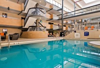 Best Western Plus Village Park Inn has Balcony rooms