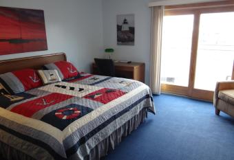 Rhea's Inn by the Sea has Balcony rooms