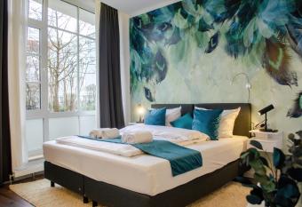 HOMELY STAY Studio 9 allows 18 year olds to book a room