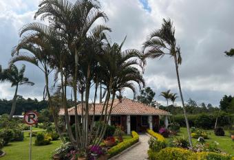 Hermosa Cabana con bonito Jardin y piscina en la Mesa de los Santos has Balcony rooms
