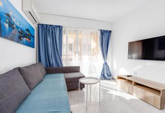 Del Cura-Monserat has Balcony rooms