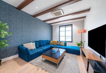 Mabaat - Al Qairawan - 54 allows 18 year olds to book a room