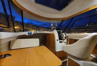 Nuit Insolite sur un Bateau allows 18 year olds to book a room