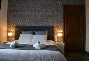 Domaine des Trois Sorciers allows 18 year olds to book a room