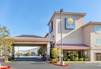 Comfort Inn & Suites Las Vegas - Nellis allows 18 year olds to book a room