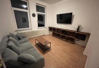 Moderne Altbauwohnung in Bremerhaven allows 18 year olds to book a room
