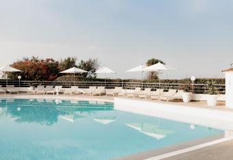 H  tel Les Corallines     Thalasso & Spa has Balcony rooms