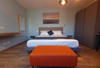 La Lampara allows 18 year olds to book a room