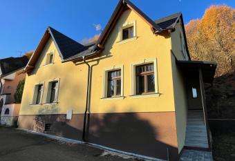 Chalupa J  chymov - ubytov  n   v srdci Kru  n  ch hor allows 18 year olds to book a room