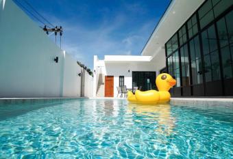 BAANKAAN Pool Villa 1 has rooms with a private hot tub