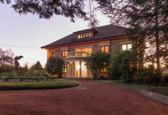 Wenvoe - Historic retreat has Balcony rooms