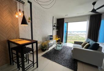 Plus Suite 2 -Trefoil Setia Alam has Balcony rooms