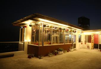 Shining Hills has Smoking/Balcony rooms