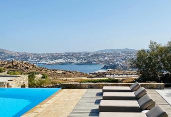 Magnificent Villa Alessandra - Superb Private Pool allows 18 year olds to book a room