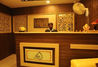 Platinum Arrow Hub has Smoking rooms