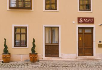 SAVOY residence has rooms with a private hot tub