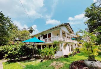Alice in Paradise has Balcony rooms