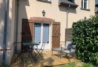 Cottage Duplex golf de Lim  re prox Orl  ans has Balcony rooms