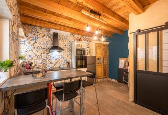 Agr  able Maison plein centre has Balcony rooms