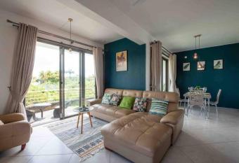 Remodeled duplex apartment 200M to the beach has Balcony rooms