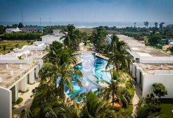 Grande Bay Resort and Spa Mamallapuram allows 18 year olds to book a room