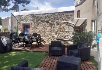 Le repos beaurepairien has Balcony rooms