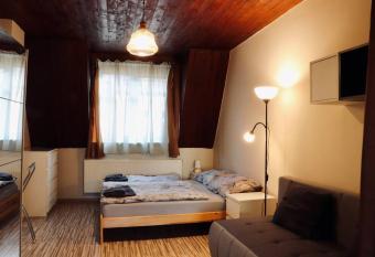 Modern APT with river view near city center&train allows 18 year olds to book a room