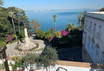 Estudio Alameda allows 18 year olds to book a room