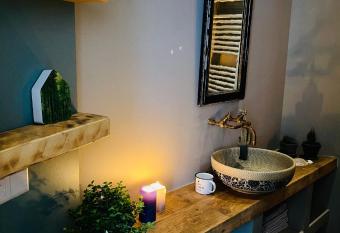 Tiny Beachhouse has Balcony rooms